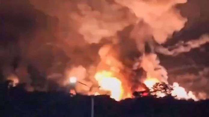 Momento del bombardeo imperialista en Caracas | Captura de video difundido en X