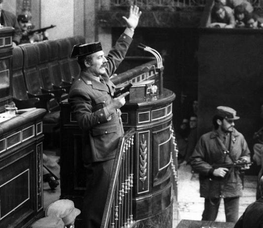 El Gobierno desclasifica los papeles del 23-F: la memoria llega tarde en un régimen construido sobre el silencio