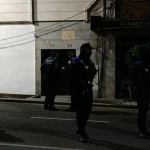 El Ayuntamiento de Collado Villalba ejecuta el desalojo de más de un centenar de personas Actuación policial frente al edificio de la Calle Real 13-15 en Collado Villalba | X Asamblea de Vivienda de Villalba