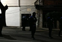 El Ayuntamiento de Collado Villalba ejecuta el desalojo de más de un centenar de personas Actuación policial frente al edificio de la Calle Real 13-15 en Collado Villalba | X Asamblea de Vivienda de Villalba