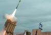 El Gobierno de España mantiene la compra de misiles israelíes pese al supuesto plan de desconexión Un misil interceptor lanzado por una batería del sistema de defensa 'Cúpula de Hierro' en Israel | La Protesta Diario