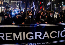 El grupo neonazi Núcleo Nacional se registra como partido político con el aval del silencio administrativo Militantes de Núcleo Nacional junto a una pancarta con el lema "remigración" durante una manifestación celebrada el 7 de febrero en Madrid | Mateo Lanzuela / Europa Press