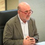 La Asamblea Regional de Murcia abre la puerta a revertir los recortes de 2012 al profesorado senior gracias a IU-Verdes El diputado de izquierdas, Jose Luis Álvarez-Castellanos, esta mañana en la Comisión de Educación y Cultura | ARM