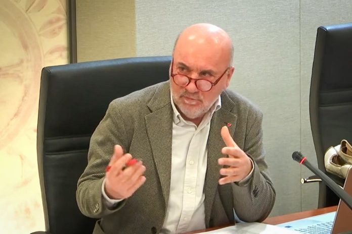 El diputado regional de IU, Jose Luis Álvarez-Castellanos, durante la comparecencia de luis Alberto Marín, esta mañana en la Asamblea Regional | ARM