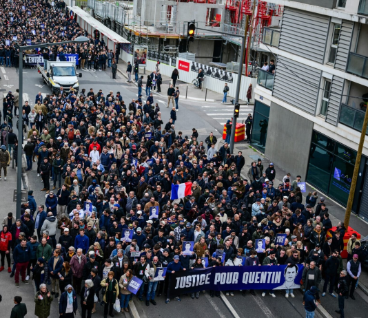 El Gobierno de Macron ampara una demostración de fuerza neofascista en Lyon marcada por la apología del nazismo Manifestación fascista en Lyon | Foto: @BFMTV (X)