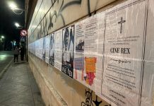El Cine Rex de Murcia aparece empapelado con carteles que denuncian su abandono y el riesgo de cambio de uso