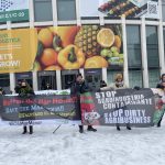 Activistas desenmascaran explotación y destrucción ambiental en la feria Fruit Logistica de Berlín