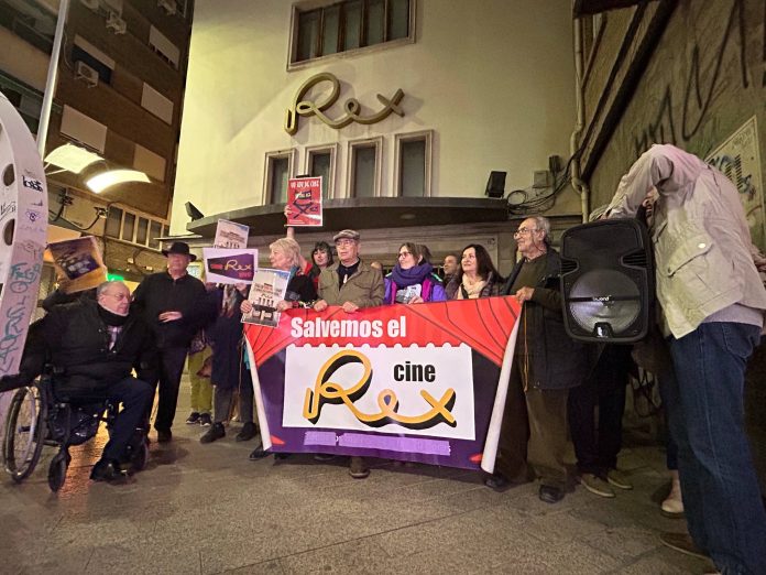 Movilización de la Plataforma Cine Rex Vivo del pasado jueves 19 de febrero | Dominic D. Skerrett Movilización de la Plataforma Cine Rex Vivo del pasado jueves 19 de febrero | Dominic D. Skerrett