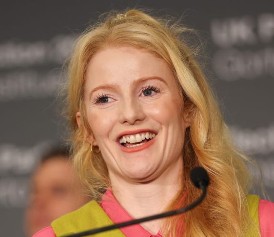 Golpe al bipartidismo británico: los Verdes conquistan Gorton y Denton (Manchester) y abren una brecha política en el norte de Inglaterra