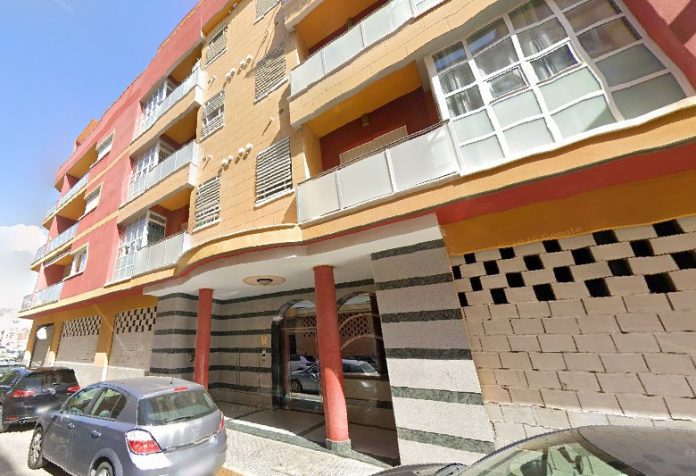 Edificio Cisne de la calle Antonio Gómez Gómez de Beniel | Google Maps