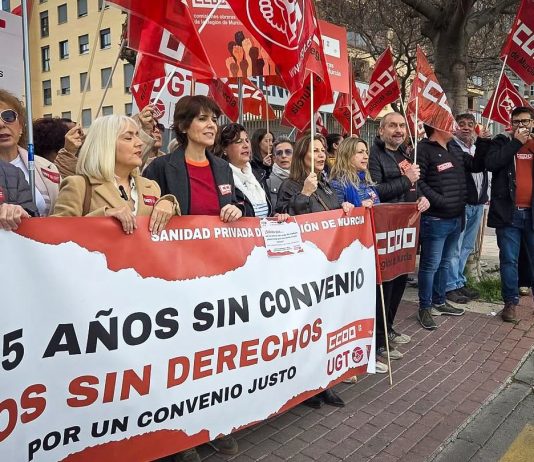 CCOO y UGT se concentran frente al Hospital Mesas del Castillo para exigir la renovación del convenio de la sanidad privada tras 15 años de bloqueo Movilización sindical de este martes, 10 de febrero, a las puertas del Hospital privado Mesas del Castillo | CCOO