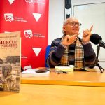 Pedro Costa Morata retoma hoy en Cartagena la ruta por la Región de Murcia con su último libro “Murcianidades” Costa Morata en la presentación de Murcianidades en Fortuna, el pasado 26 de enero | Esther Hidalgo Leal