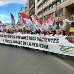 Los médicos se concentran frente a la Consejería de Sanidad en Murcia para exigir un estatuto propio y mejoras laborales Movilización de este lunes en Murcia | Dominic D. Skerrett