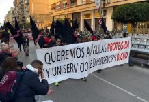 Los bomberos de Águilas se manifiestan en el Carnaval para exigir los recursos prometidos ante las falsas expectativas generadas por el Gobierno Regional de López Miras Los bomberos del CEIS de Águilas desfilando durante el carnaval del pasado viernes | Captura de pantalla - La Actualidad RM