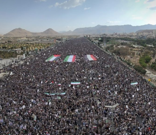 Cientos de miles se movilizan en Saná en apoyo a Irán y contra la agresión occidental