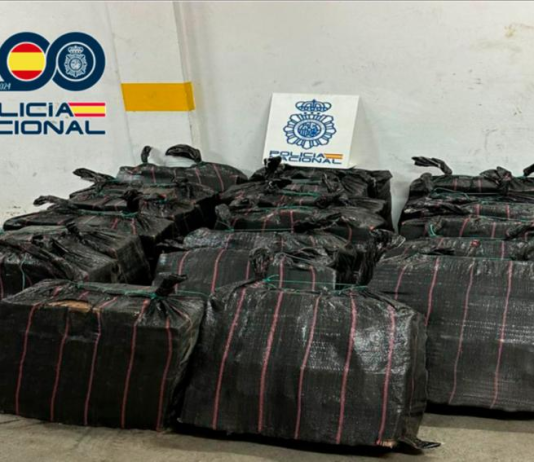 Agentes policiales aparecen implicados en cuatro de los diez mayores alijos de cocaína incautados en España Imagen de archivo de una incautación de más de una tonelada de cocaína oculta en un contenedor procedente de Sudamérica | Policía Nacional