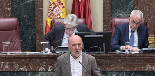Imagen de archivo del diputado regional de IU, Jose Luis Álvarez-Castellanos, Interviniendo en la Asamblea Regional | IU