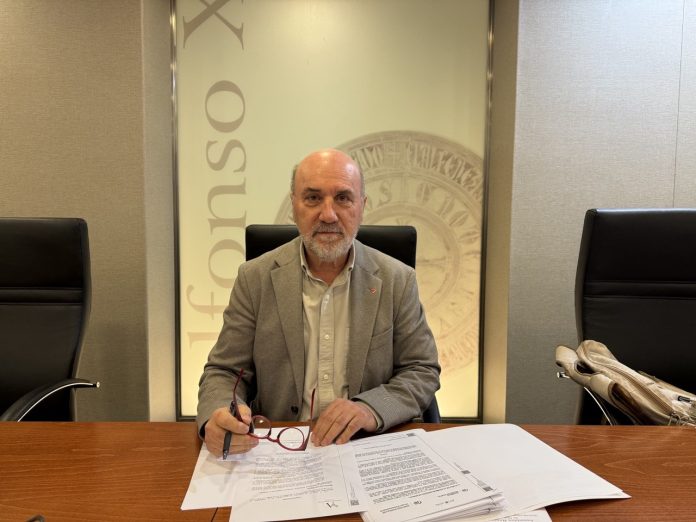 IU acusa a PP, PSOE y Vox de claudicar ante las energéticas y abandonar a los vecinos y vecinas de Totana El diputado de izquierdas esta mañana en la Asamblea Regional de Murcia | IU-Verdes