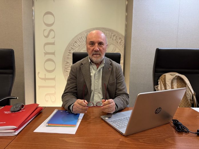 Foto de archivo del diputado regional de IU-Verdes durante una Comisión | GPM