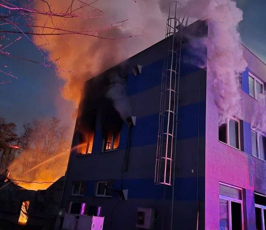 Sabotaje en Pardubice (República Checa) contra una planta vinculada a Elbit Systems: una célula clandestina reivindica el incendio