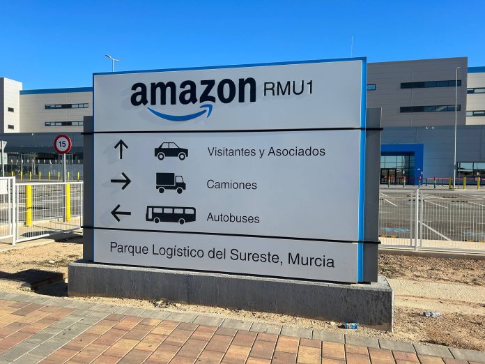 Entrada principal al centro logístico de Amazon RMU1 situado en la pedanía murciana de Corvera | Dominic D. Skerrett Entrada principal al centro logístico de Amazon RMU1 situado en la pedanía murciana de Corvera | Dominic D. Skerrett