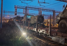 Bloqueado en Pisa un tren con material militar destinado a ser embarcado rumbo a Israel Material militar con destino a israel bloqueado sobre las vías | Foto.- Unione Sindacale di Base