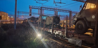 Material militar con destino a israel bloqueado sobre las vías | Foto.- Unione Sindacale di Base