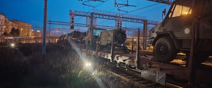 Material militar con destino a israel bloqueado sobre las vías | Foto.- Unione Sindacale di Base