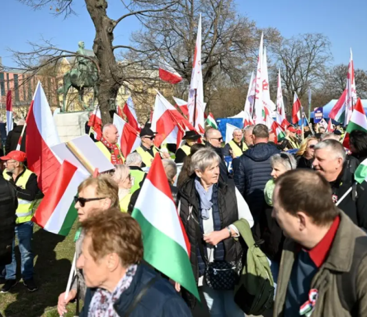 Budapest: Marcha por la Paz reúne a miles en apoyo a la política de Orbán de no enviar armas a Ucrania