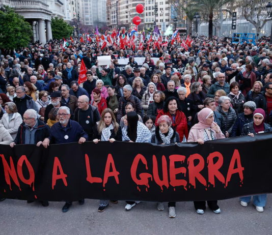 València clama contra la guerra y el imperialismo: miles exigen el fin de la OTAN y la militarización global Las ONG de cooperación, movimientos sociales, sindicatos y partidos de izquierda han celebrado una manifestación bajo el lema "No a la guerra", este sábado en Valencia, que ha partido de la plaza del Ayuntamiento. Biel Alino (EFE)