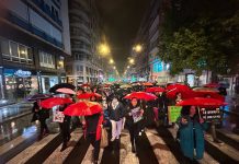 Cerca de mil personas desafían la lluvia en Murcia en la marcha del Bloque Antirracista y Anticolonial del 8M
