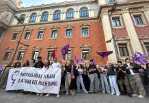 Cientos de estudiantes de Secundaria y Bachillerato recorren el centro de Murcia en la huelga feminista estudiantil