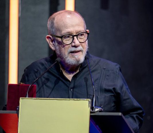 El cantautor Silvio Rodríguez, dispuesto a tomar las armas ante las amenazas de Donald Trump a Cuba: “Exijo mi AKM si se lanzan”