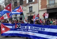 Manifestación en Madrid exige el fin del bloqueo a Cuba frente a la Embajada de Estados Unidos Manifestantes antiimperialistas se solidarizan con Cuba ante la embajada estadounidense en Madrid | Prensa Latina