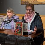 Jaldía Abubakra reivindica en Murcia la vigencia de la revolución palestina y denuncia la continuidad del colonialismo sionista en la presentación de Kanafani en Cooperativa Ítaca La histórica activista Paca Labaña del Palestina Libre, junto a Jaldía Abubakra | Dominic D. Skerrett