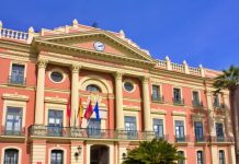 “Tomar la alcaldía”: Activistas sociales plantean un Frente Popular electoral en la ciudad de Murcia para expulsar al ultraderechista alcalde Ballesta y a Vox