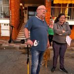 Desahucio en El Palmar deja a una familia en la calle tras 14 años de alquiler mientras la PAH denuncia “prioridad del negocio sobre los derechos humanos” Jose Antonio y Raquel arropados por miembros del movimiento por la vivienda esta mañana tras hacerse efectivo el desahucio | Dominic D. Skerrett