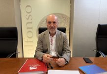 IU logra sacar adelante la ampliación del empleo rural en Murcia con el apoyo de PSOE y PP frente a la abstención de Vox Imágen de archivo del diputado de IU Jose Luis Álvarez-Castellanos en una comisión informativa | GM