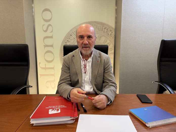 Imágen de archivo del diputado de IU Jose Luis Álvarez-Castellanos en una comisión informativa | GM