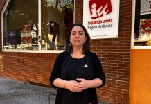 IU-Verdes acusa a Vox de “cruzar una línea peligrosa” en la Asamblea Regional y llama a la ciudadanía a movilizarse en defensa de los derechos de las mujeres La coordinadora regional de IU-Verdes, Penélope Luna, ante la sede autonómica de la formación | Dominic D. Skerrett
