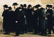 Rezos judíos ante Bab Doukkala reabren el debate sobre patrimonio, libertad religiosa y normalización en Marrakech