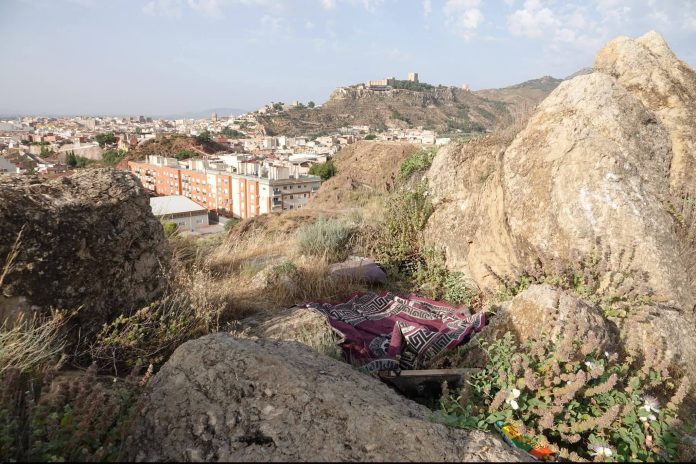 Inmigrantes viviendo en cabezos cercanos al colegio San Cristóbal de Lorca | IU-Verdes Lorca
