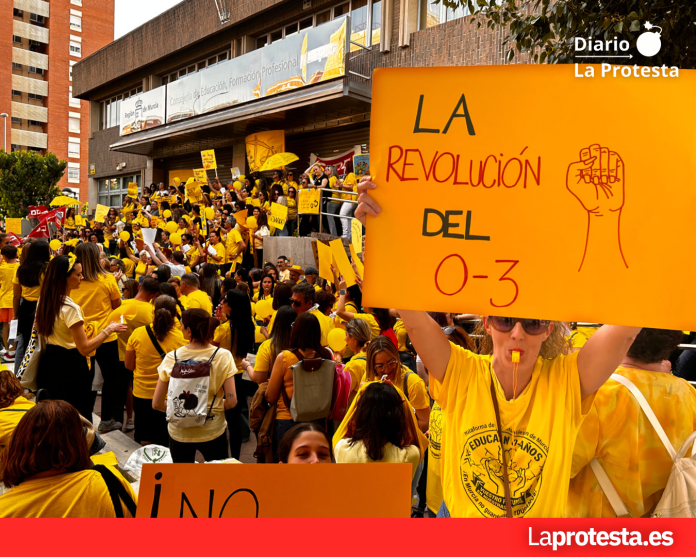 Movilización de las educadoras infantiles ante la Consejería de Educación el pasado 21 de abril de 2026 | Dominic D. Skerrett