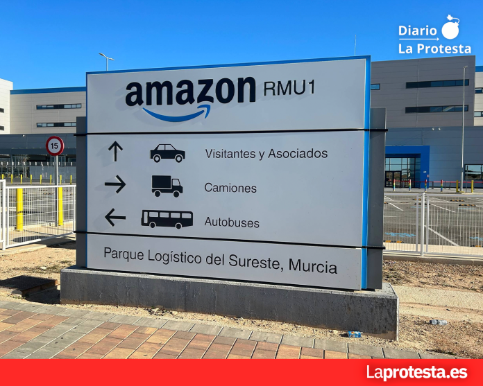 Entrada principal al centro logístico de Amazon RMU1 situado en la pedanía murciana de Corvera | Dominic D. Skerrett