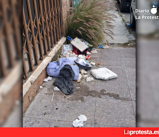 Trabajadores del polígono Cabezo Cortado y usuarios del transporte público denuncian abandono e insalubridad y exigen al PP de José Ballesta responsabilidades por el deficiente servicio de autobuses Situación de abandono en el Polígono del Cabezo Cortao de la capital murciana | La Protesta Diario