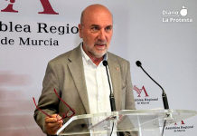 Álvarez Castellanos (IU) denuncia fallos graves en el cribado de cáncer de mama y exige una auditoría urgente en la Región de Murcia El diputado de IU Jose Luis Álvarez-Castellanos durante la rueda de prensa tras la junta de portavoces de esta mañana en la Asamblea Regional | ARM