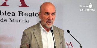 Álvarez Castellanos (IU) denuncia fallos graves en el cribado de cáncer de mama y exige una auditoría urgente en la Región de Murcia El diputado de IU Jose Luis Álvarez-Castellanos durante la rueda de prensa tras la junta de portavoces de esta mañana en la Asamblea Regional | ARM