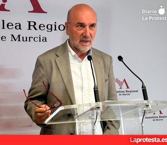 Álvarez Castellanos (IU) denuncia fallos graves en el cribado de cáncer de mama y exige una auditoría urgente en la Región de Murcia El diputado de IU Jose Luis Álvarez-Castellanos durante la rueda de prensa tras la junta de portavoces de esta mañana en la Asamblea Regional | ARM