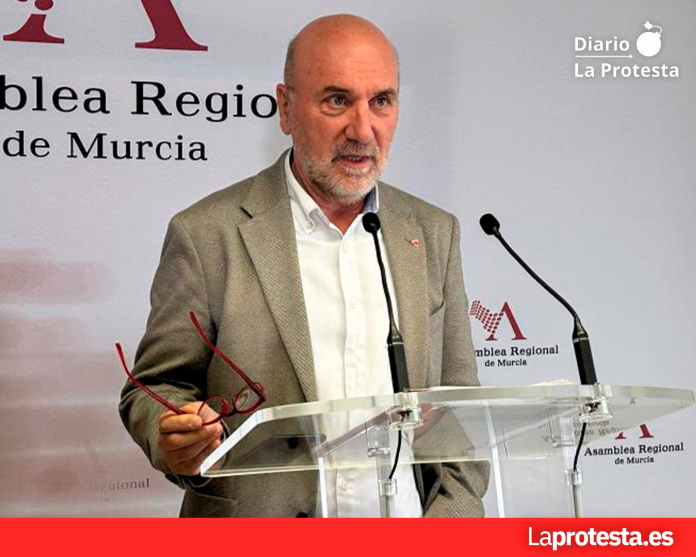 El diputado de IU Jose Luis Álvarez-Castellanos durante la rueda de prensa tras la junta de portavoces de esta mañana en la Asamblea Regional | ARM