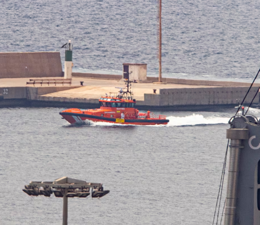 Exigen un banco estatal de ADN para identificar a las víctimas migrantes que mueren en el mar mediterráneo Un barco de salvamento marítimo en el puerto de Escombreras (Cartagena), en una imagen de archivo. Marcial Guillén (EFE)